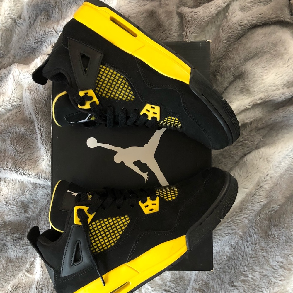 Nike Air Jordan 4 Thunder 2012 Release
